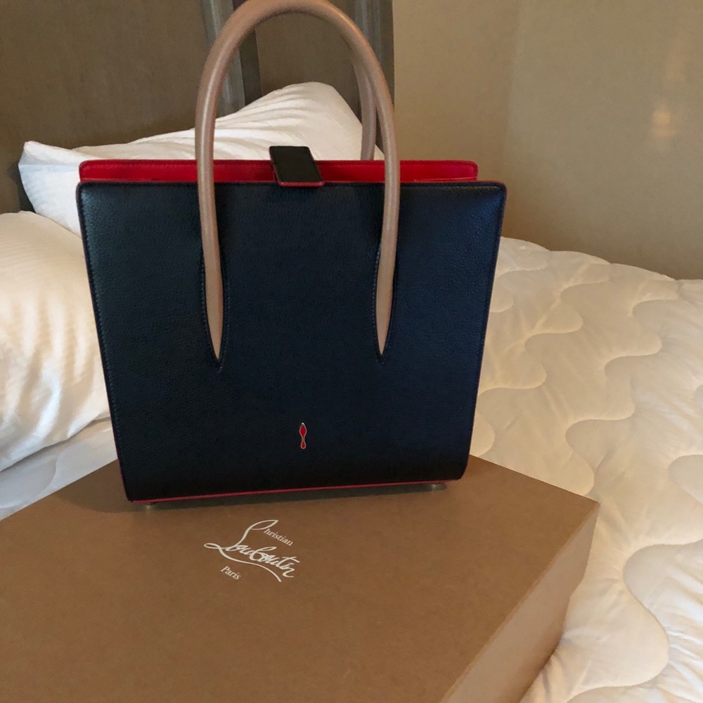 Christian Louboutin - Picture 4 of 8